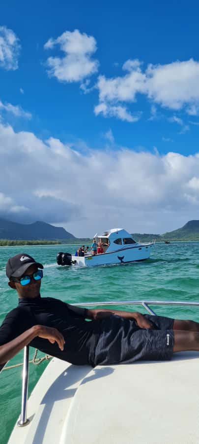 Mauritius: Snorkel and Swim with Dolphins on Speedboat Tour - Light drinks, but no meal