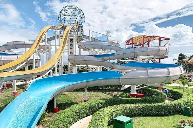 Meeting at the Dolphinarium - Meeting at Cancun’s ticket redemption point