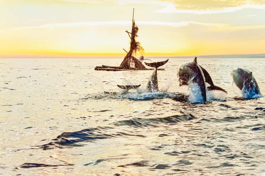 North Bali: Sunrise Tour with Dolphins, Waterfalls & Temples - Ulun Danu Bratan on the lake