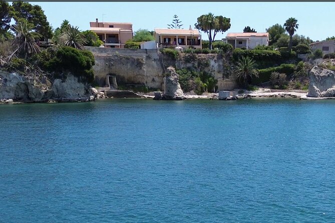 Ortigia-blue cave island tour with dolphin sighting - Roberto, Umberto, and the human side of the trip