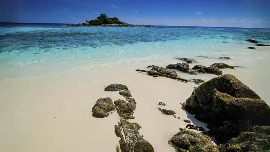 Phuket: Raya Island, Maithon Island, & Dolphin Spotting Tour - Banana Bay and the best underwater stop