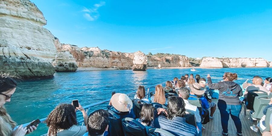 Portimão: Benagil Caves & Dolphins Watching with Biologist - Portimão Marina check-in and the boat