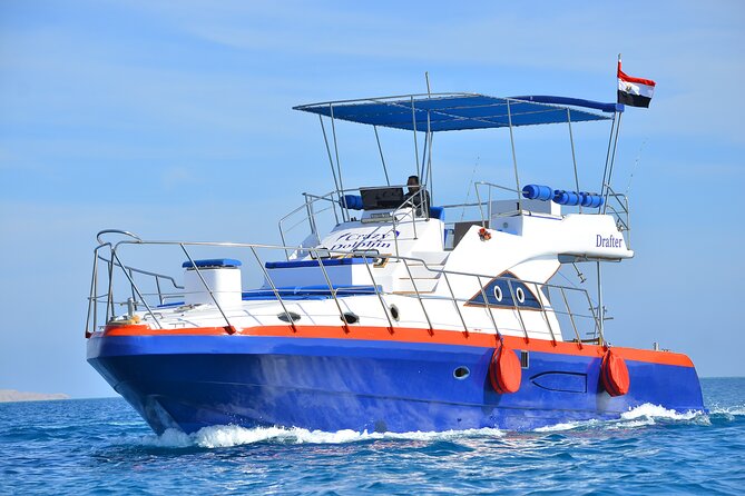 Private Boat To Dolphin House & Snorkeling with Lunch - Hurghada - Lunch onboard keeps the day moving
