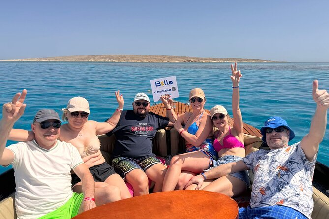 Private Speedboat swimming and Dolphin Watching in Hurghada - The crew and the tone of the outing