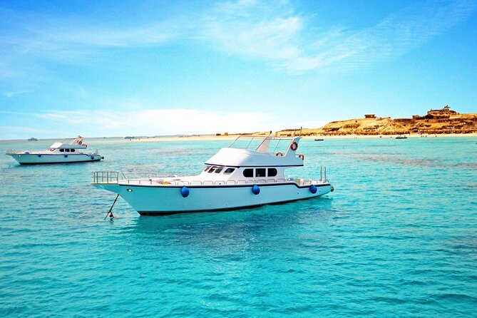 Private Yacht Cruise to Dolphin House with Lunch : Hurghada - Lunch, drinks, and the practical comfort of the boat