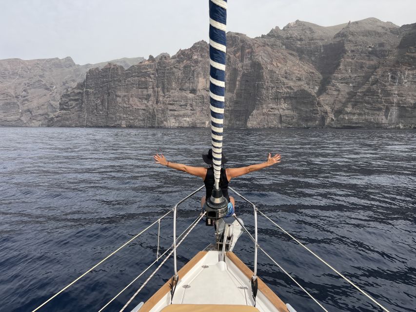Puerto Colon : Whale & Dolphins Sailing Excursion - The six-hour cruise and the Los Gigantes bonus