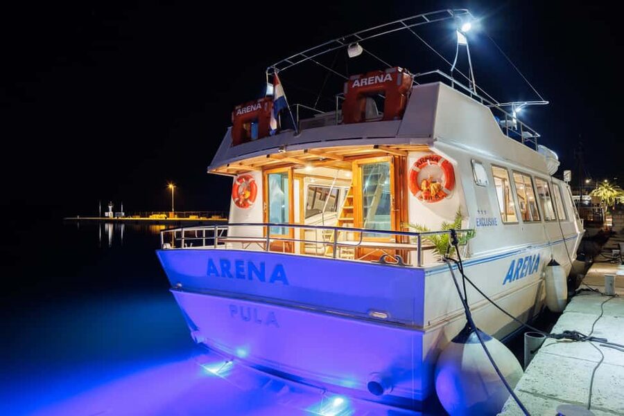 Pula: Brijuni Dolphins Sunset Cruise with Dinner and Drinks - Finding the Arena boat near Pula’s harbor