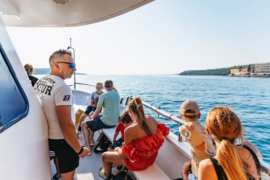 Pula: Dolphin&Sunset Cruise in Brijuni with Dinner&Drinks - Sunset over Brijuni and the Pula return