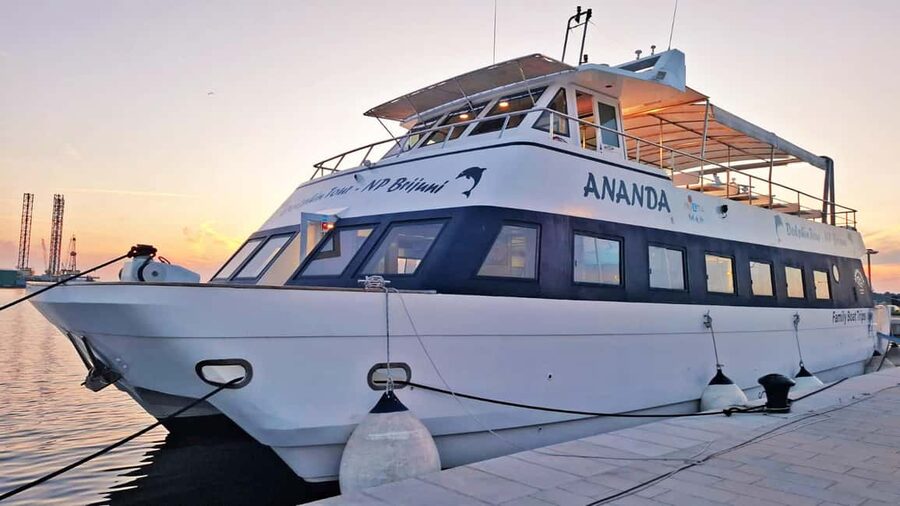 Pula: Dolphin Sunset Cruise to Brijuni with Dinner & Drinks - Dinner on board: simple, flexible, and practical