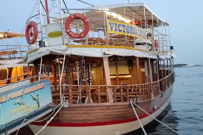 Romantic Boat Trip with Dolphin Watching - The welcome drink and the practical food question