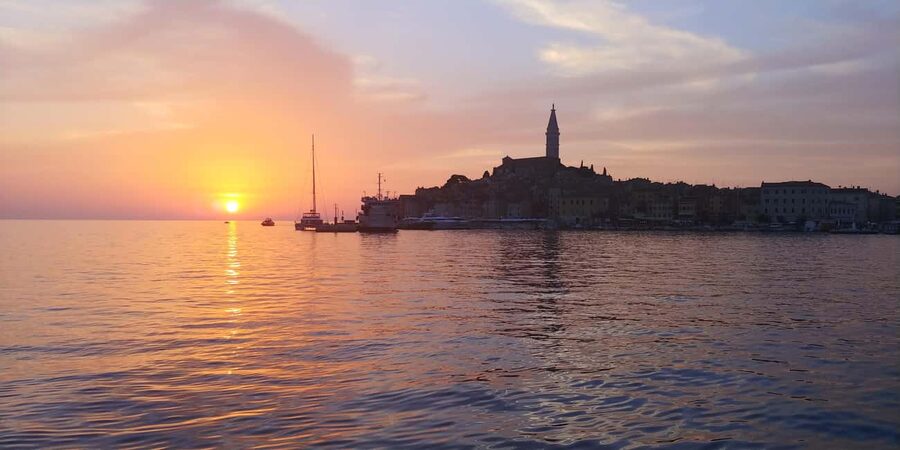 Rovinj: Sunset Speedboat Tour with Dolphin Watching - The first run along Rovinj’s coast