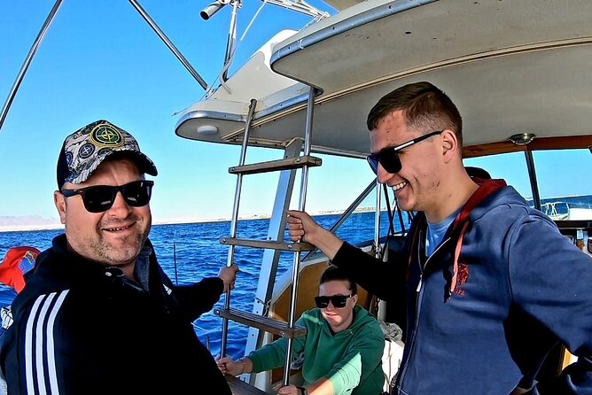 Royal Dolphin House Sea Trip Hurghada - Sailing out from Hurghada at 7:30 am