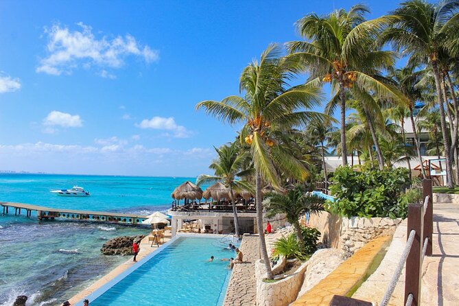 Royal Garragon with Dolphin Encounter in Isla Mujeres - A short look at downtown Isla Mujeres