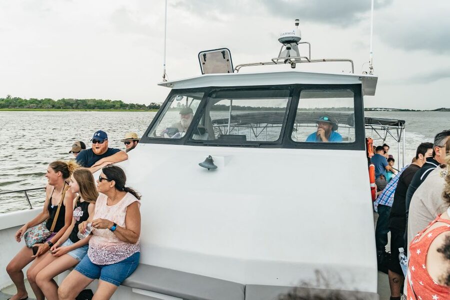 Savannah: Tybee Island Dolphin Tour - Lunch and wildlife at the Crab Shack