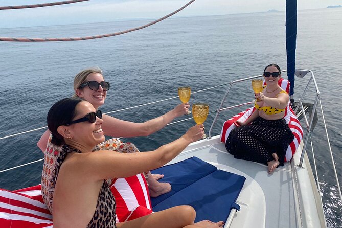 Shared Sailboat Experience Feel nature with dolphins - A swim in the Mediterranean
