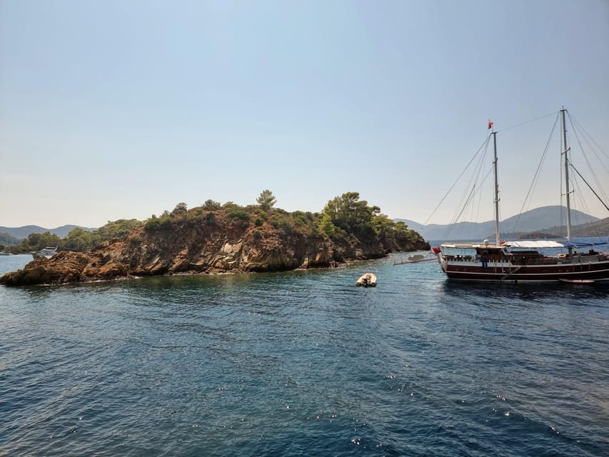 Side: Dolphin Island Boat Tour with BBQ Lunch - Games, music, and optional entertainment