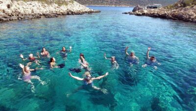 Side: Dolphin Island Boat Trip with Lunch & Unlimited Drinks