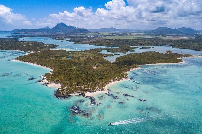 >TAXI ONLY< to DOLPHIN OR ILE AUX CERFS PARADISE ISLAND MAURITIUS - Choosing the boat to Ile aux Cerfs