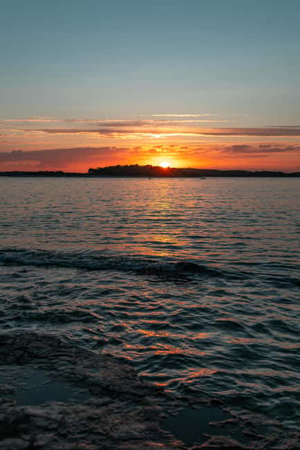 VRSAR: Night Boat Tour to Rovinj with Dolphin Watching - What the $35 price really covers