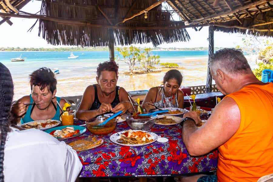Wasini Island: Dolphin Spotting & Snorkel at Kisite Mpunguti - From your hotel to the Kenyan coast
