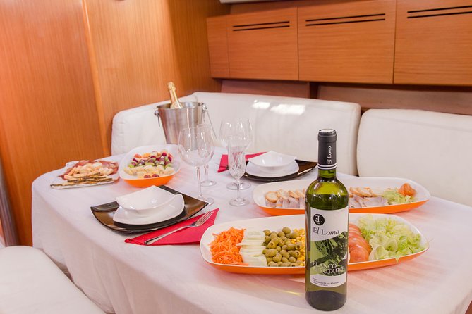 Whales & Dolphins watching in exclusive sailboat - Practical details that can save you trouble
